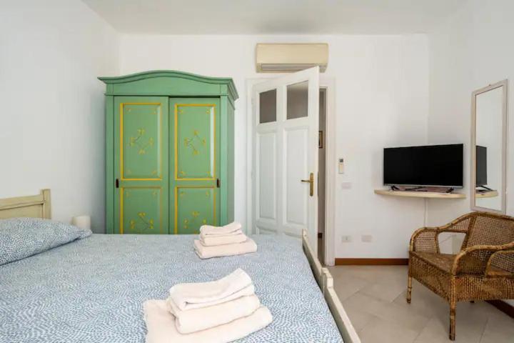 B&B Affittacamere Via Del Centro La Maddalena  Exterior photo