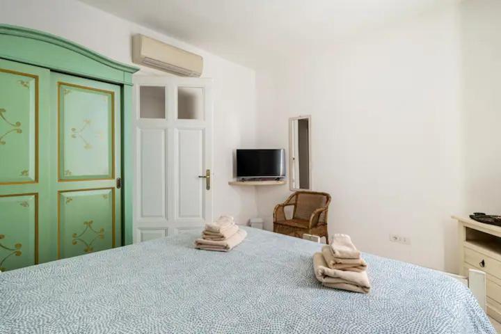 B&B Affittacamere Via Del Centro La Maddalena  Exterior photo